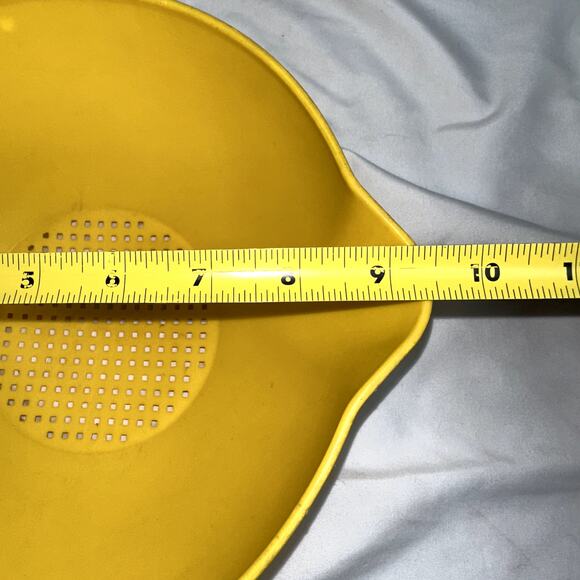 Vintage Yellow Tupperware Handled Colander Strainer 2 qt Double Spout - Picture 4 of 6
